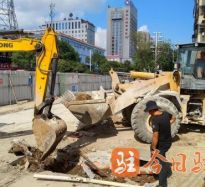 插入阴道少萝网站高温下的坚守｜道路建设者用汗水铺就畅通路